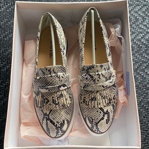 NWT Snakeskin Platform Loafers 🐍